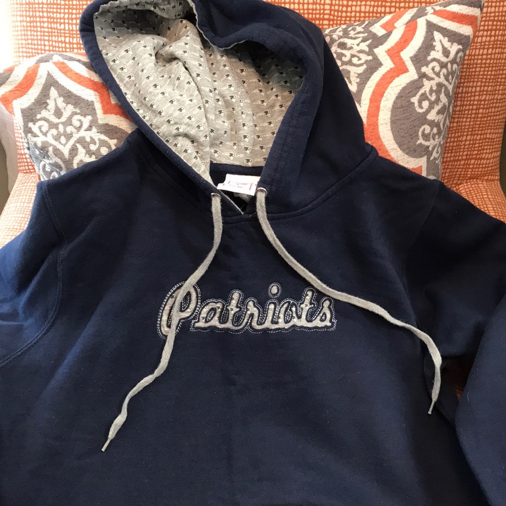 BLOWOUT SALE Patriots hoodie fits size small